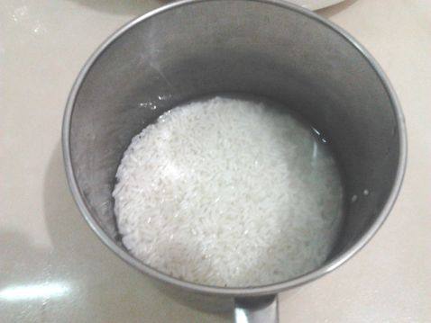 鸡蛋花生糯米粉步骤1