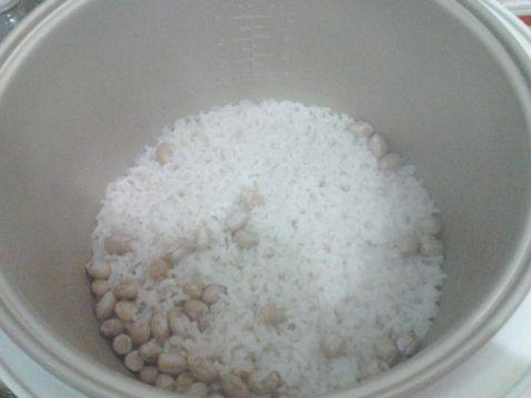 鸡蛋花生糯米粉步骤4