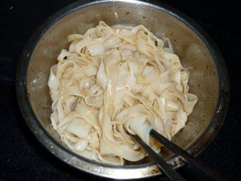 炒牛河粉步骤5