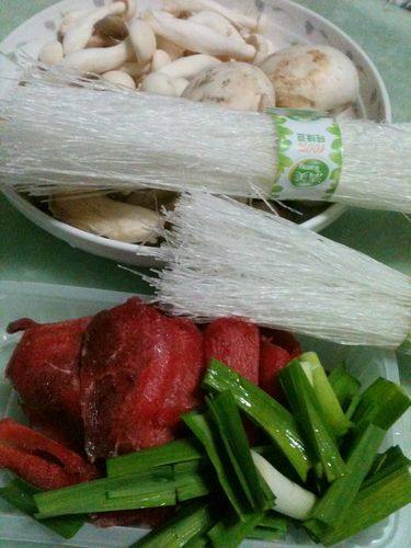 菌菇牛肉粉步骤1