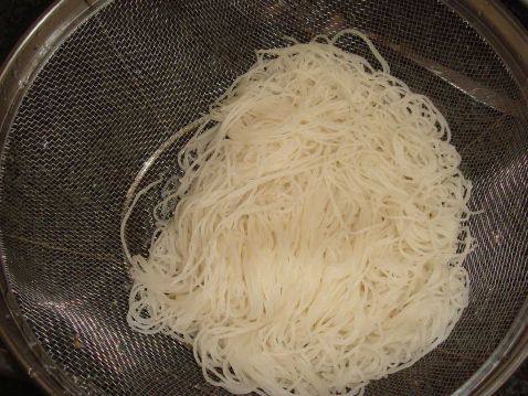 鲜蔬炒米粉步骤1