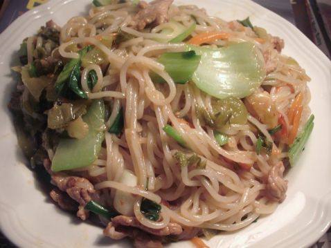 酸菜肉片炒米粉步骤8