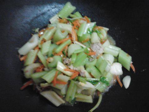 鸡蛋芹菜通心粉步骤7