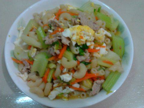 鸡蛋芹菜通心粉步骤10