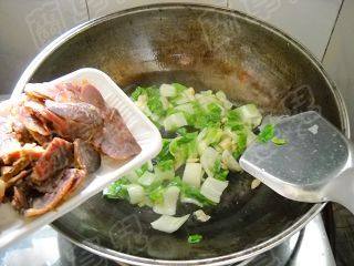 五香牛肉炒米粉步骤6