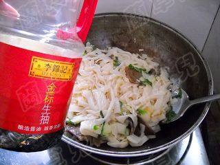 五香牛肉炒米粉步骤8