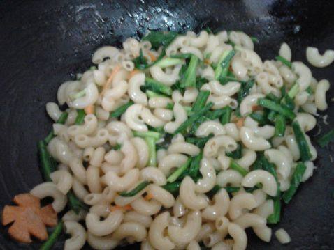 韭菜通心粉步骤5