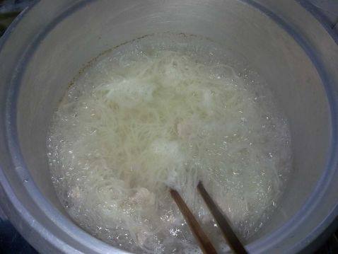 肉片菜丝米粉步骤4