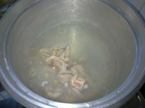 肉片菜丝米粉步骤3