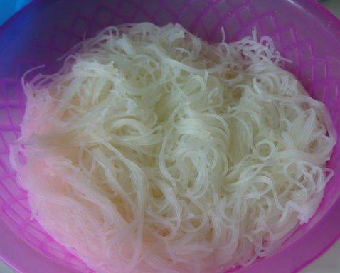 肉丝豇豆炒米粉步骤3