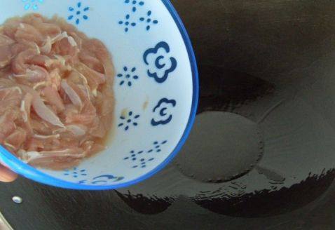 肉丝豇豆炒米粉步骤4