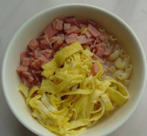 蛋香火腿通心粉步骤7