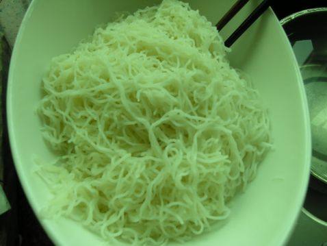 包菜炒米粉步骤4