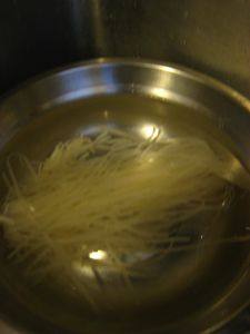 咖喱肉丸米线步骤2