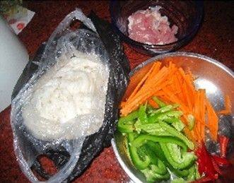 什锦蔬菜炒河粉步骤1