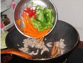什锦蔬菜炒河粉步骤2