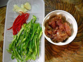 酸包菜梗薯粉肉丝步骤4