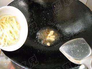 酸包菜梗薯粉肉丝步骤6