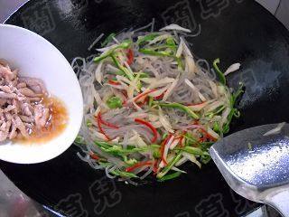 酸包菜梗薯粉肉丝步骤9