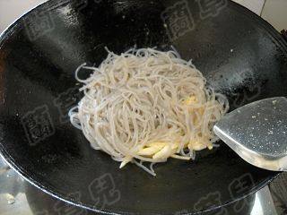 酸包菜梗薯粉肉丝步骤7