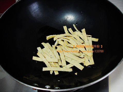 韩国鱼饼炒糙米粉步骤8