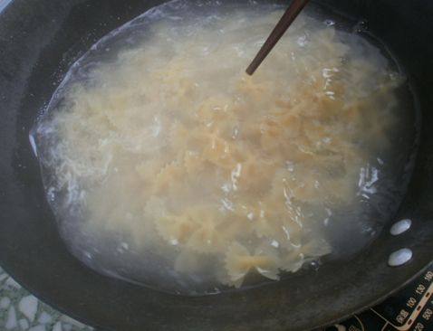 西红柿蝴蝶粉步骤1