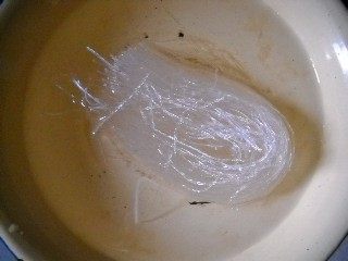 开胃酸菜白肉粉丝步骤2