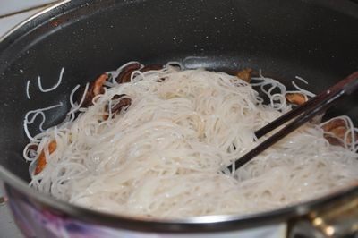 海鲜炒粉步骤7