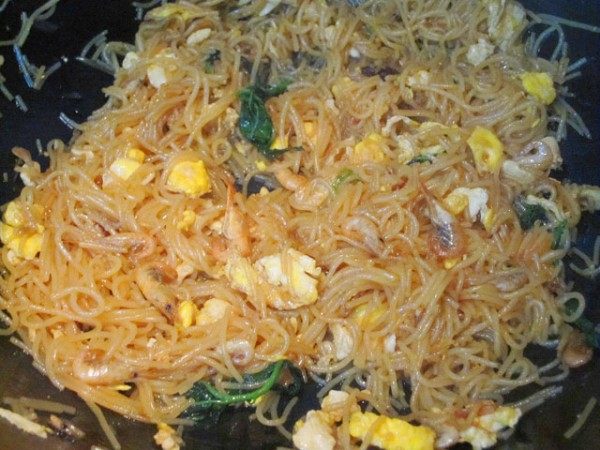鲜河虾炒米粉步骤8