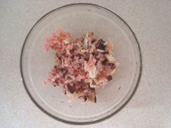 瑶柱香菇虾米火腿肠粉步骤3