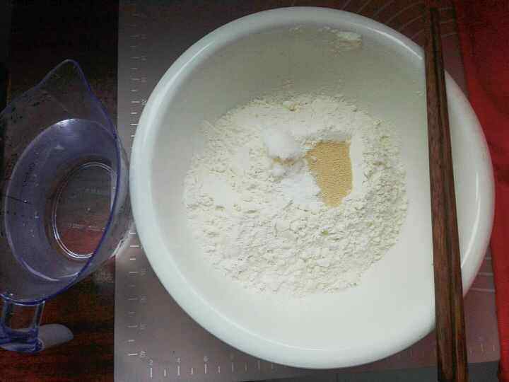 椒盐大发面饼步骤1