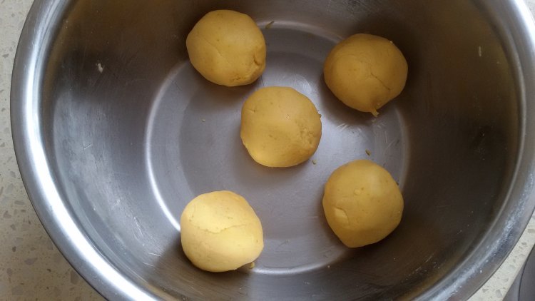奶香红薯饼步骤2