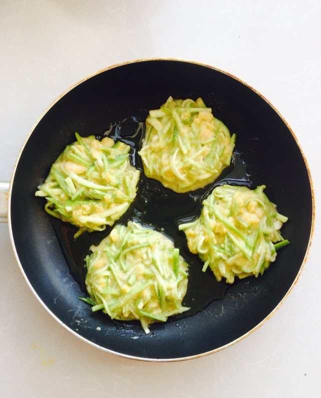 馒头丝瓜松饼步骤10