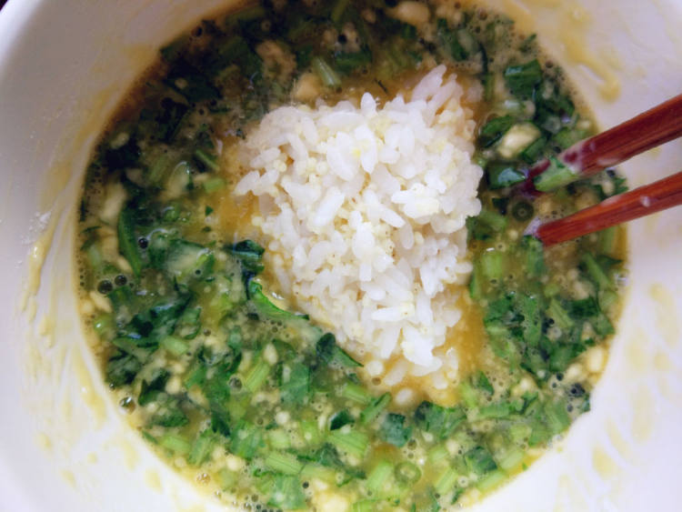 茼蒿米饭鸡蛋饼步骤3