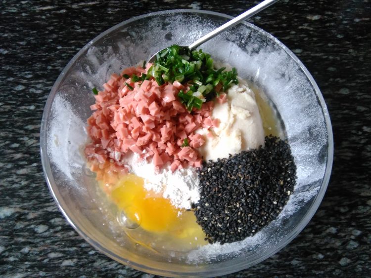 火腿肠豆渣饼步骤6