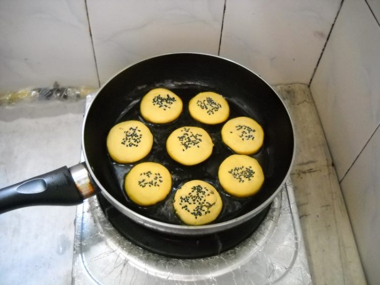 南瓜绿豆饼步骤14