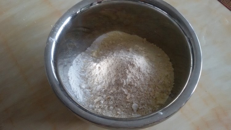 黑芝麻香葱糯米饼步骤1