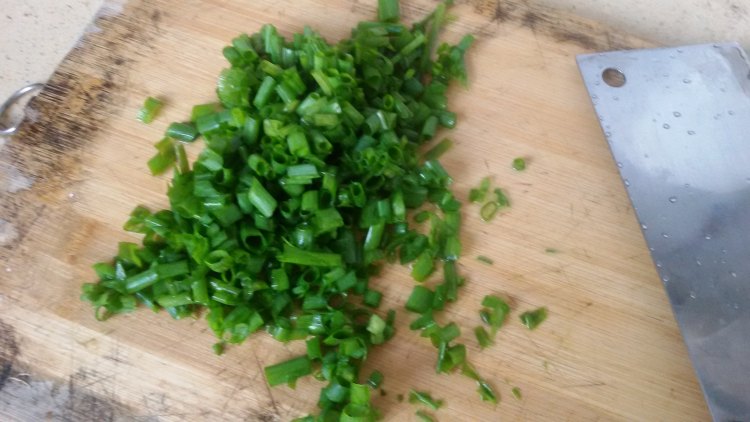 黑芝麻香葱糯米饼步骤2