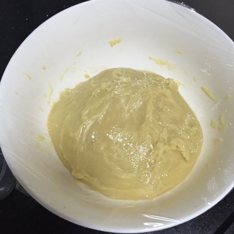 鸡蛋白糖面饼步骤3