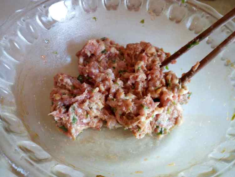 猪肉西葫芦馅饼步骤6
