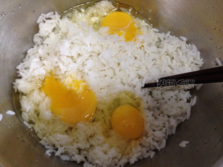 米饭鸡蛋饼步骤2