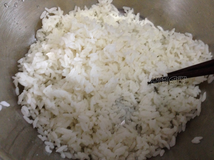 米饭鸡蛋饼步骤1