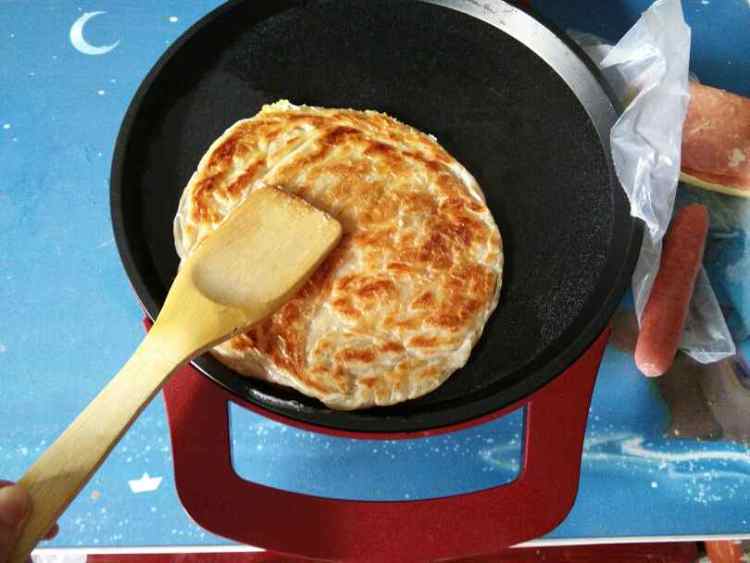 培根烤肠手抓饼步骤7