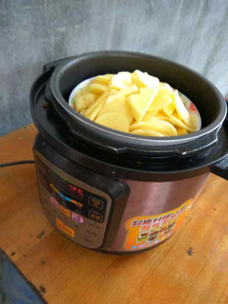 香煎心形土豆肉饼步骤3