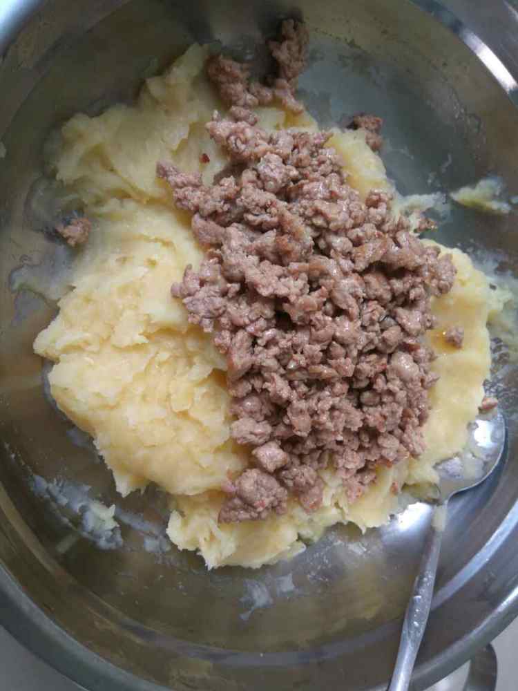 香煎心形土豆肉饼步骤6