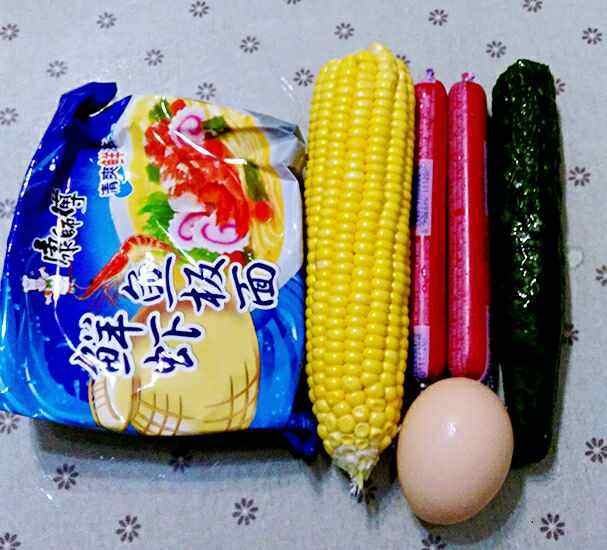 爱心泡面鸡蛋饼#小虾步骤1