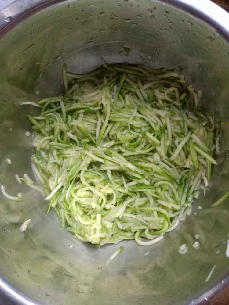 西葫芦泡菜饼步骤2
