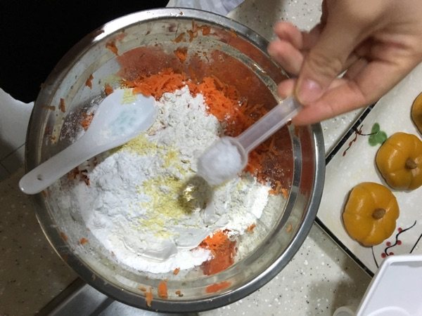胡萝卜丝虾饼步骤3