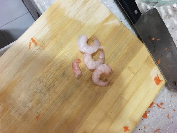胡萝卜丝虾饼步骤5