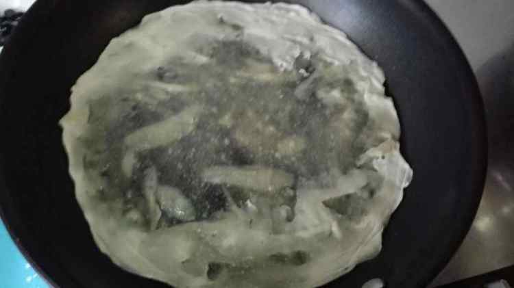 胡萝卜香葱鸡蛋饼步骤4
